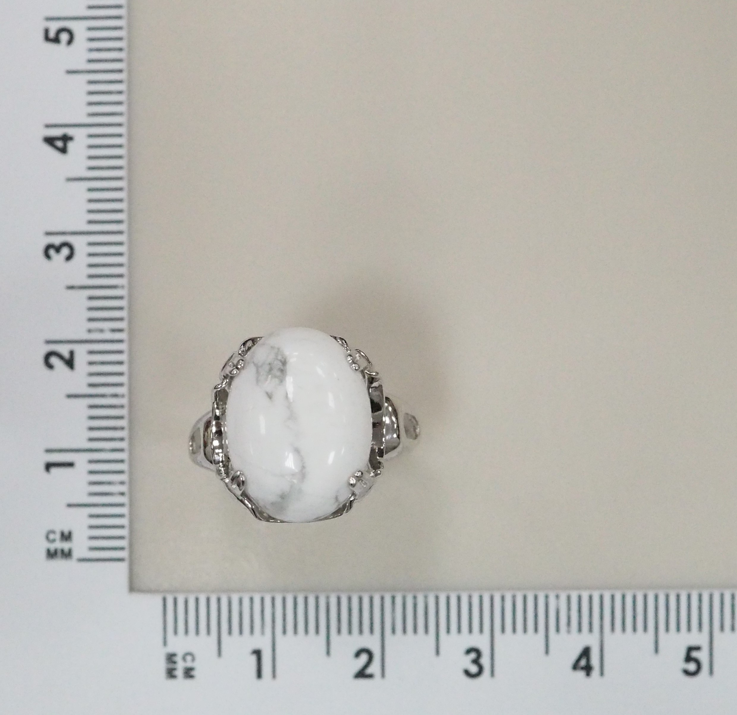 Серебряное кольцо с кахолонгом